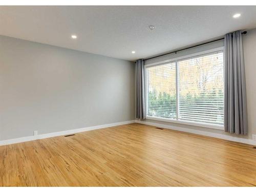 308 Silvergrove Bay Nw, Calgary, AB - Indoor Photo Showing Other Room