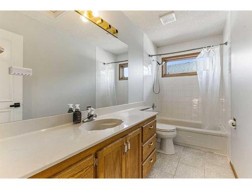 311 Hawkland Place Nw, Calgary, AB - Indoor Photo Showing Bathroom