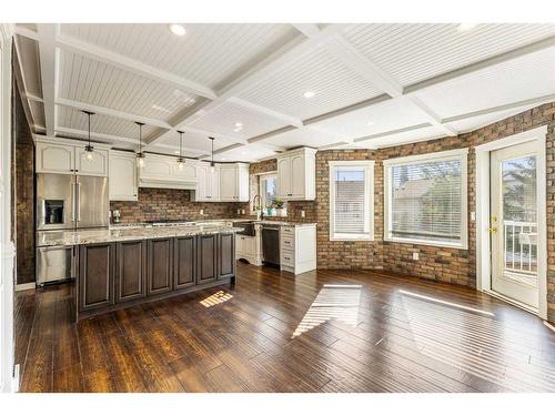 311 Hawkland Place Nw, Calgary, AB - Indoor Photo Showing Kitchen With Upgraded Kitchen