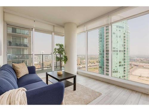 2204-1188 3 Street Se, Calgary, AB - Indoor Photo Showing Living Room