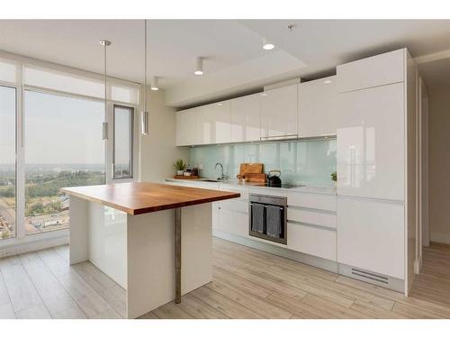 2204-1188 3 Street Se, Calgary, AB - Indoor Photo Showing Kitchen