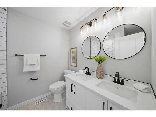 343 Weddenburn Road Se, Calgary, AB - Indoor Photo Showing Bathroom