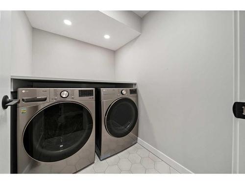 343 Weddenburn Road Se, Calgary, AB - Indoor Photo Showing Laundry Room