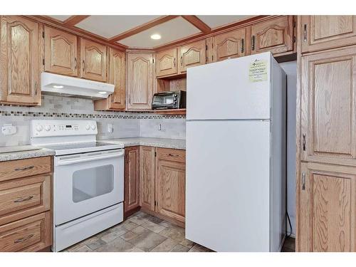 24 Del Ray Place Ne, Calgary, AB - Indoor Photo Showing Kitchen