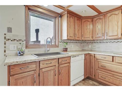 24 Del Ray Place Ne, Calgary, AB - Indoor Photo Showing Kitchen