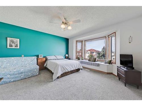 24 Del Ray Place Ne, Calgary, AB - Indoor Photo Showing Bedroom