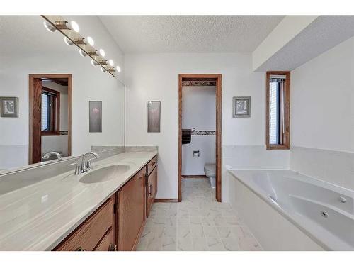 24 Del Ray Place Ne, Calgary, AB - Indoor Photo Showing Bathroom