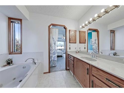 24 Del Ray Place Ne, Calgary, AB - Indoor Photo Showing Bathroom