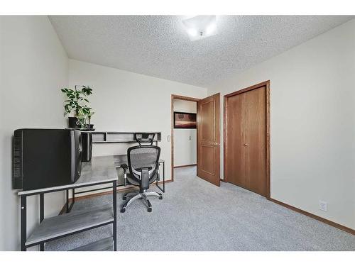 24 Del Ray Place Ne, Calgary, AB - Indoor