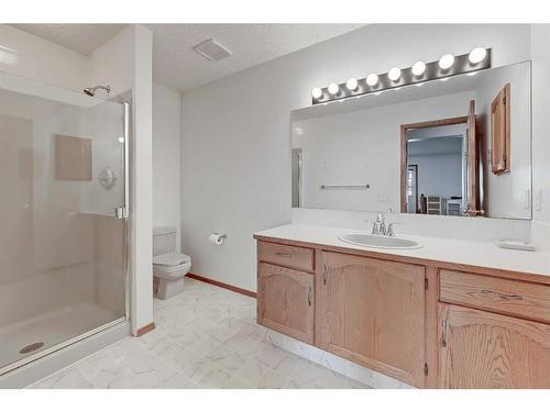 24 Del Ray Place Ne, Calgary, AB - Indoor Photo Showing Bathroom