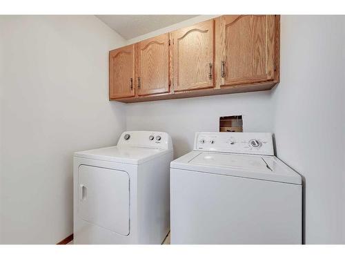 24 Del Ray Place Ne, Calgary, AB - Indoor Photo Showing Laundry Room