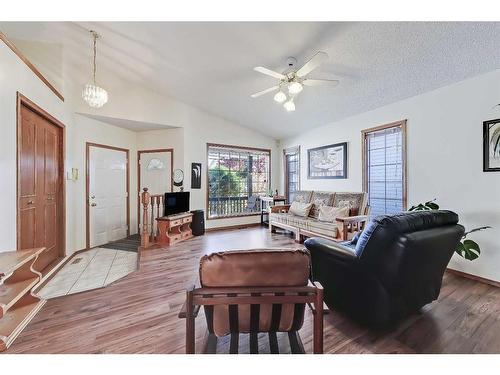 24 Del Ray Place Ne, Calgary, AB - Indoor Photo Showing Living Room