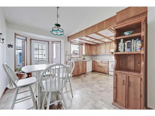 24 Del Ray Place Ne, Calgary, AB - Indoor Photo Showing Dining Room