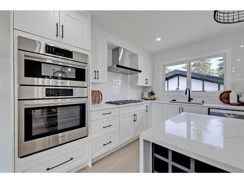 38 Glenside Drive Sw, Calgary, AB - Indoor Photo Showing Kitchen With Stainless Steel Kitchen With Upgraded Kitchen