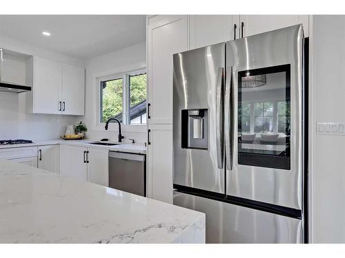 38 Glenside Drive Sw, Calgary, AB - Indoor Photo Showing Kitchen With Stainless Steel Kitchen With Upgraded Kitchen