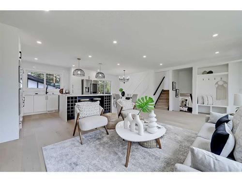 38 Glenside Drive Sw, Calgary, AB - Indoor Photo Showing Living Room