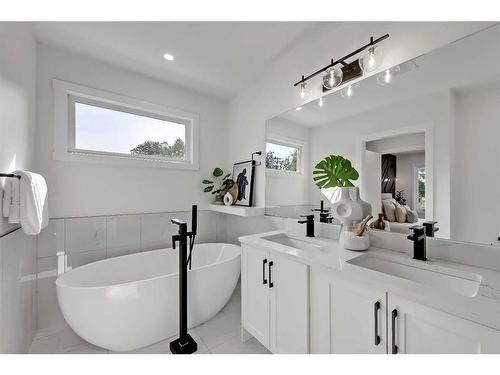 38 Glenside Drive Sw, Calgary, AB - Indoor Photo Showing Bathroom