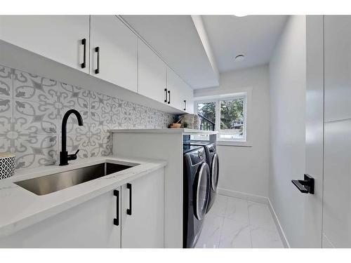 38 Glenside Drive Sw, Calgary, AB - Indoor Photo Showing Laundry Room