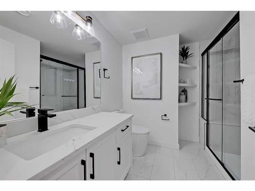 38 Glenside Drive Sw, Calgary, AB - Indoor Photo Showing Bathroom