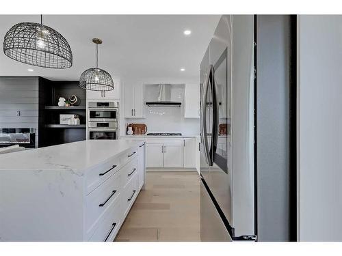 38 Glenside Drive Sw, Calgary, AB - Indoor Photo Showing Kitchen With Upgraded Kitchen