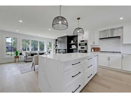 38 Glenside Drive Sw, Calgary, AB - Indoor Photo Showing Kitchen With Upgraded Kitchen