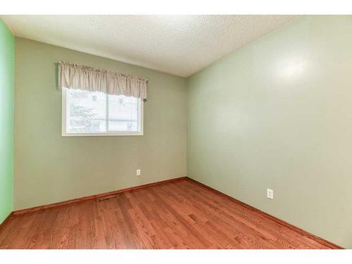 338 Mt Douglas Manor Se, Calgary, AB - Indoor Photo Showing Other Room