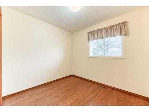 338 Mt Douglas Manor Se, Calgary, AB - Indoor Photo Showing Other Room