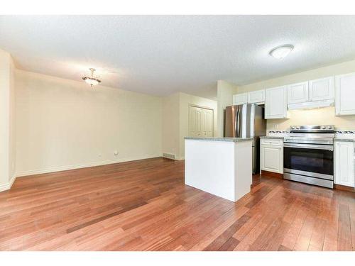 338 Mt Douglas Manor Se, Calgary, AB - Indoor Photo Showing Kitchen