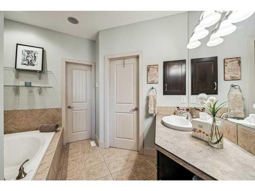 135 Tuscany Ravine Heights Nw, Calgary, AB - Indoor Photo Showing Bathroom