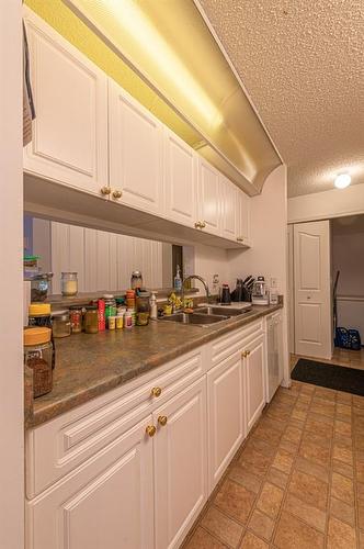 2112-20 Harvest Rose Park Ne, Calgary, AB - Indoor Photo Showing Kitchen With Double Sink