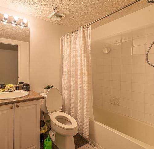 2112-20 Harvest Rose Park Ne, Calgary, AB - Indoor Photo Showing Bathroom