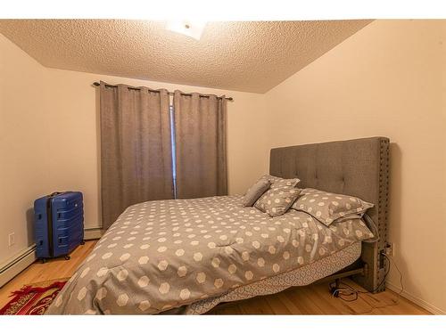 2112-20 Harvest Rose Park Ne, Calgary, AB - Indoor Photo Showing Bedroom