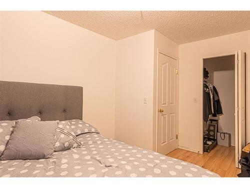 2112-20 Harvest Rose Park Ne, Calgary, AB - Indoor Photo Showing Bedroom