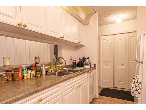 2112-20 Harvest Rose Park Ne, Calgary, AB - Indoor Photo Showing Kitchen With Double Sink