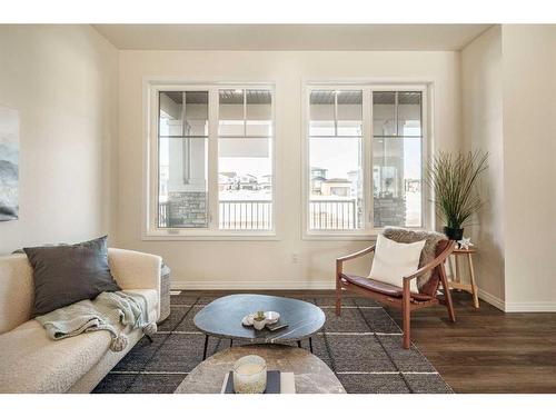 40 Ellen Lane, Crossfield, AB - Indoor Photo Showing Living Room