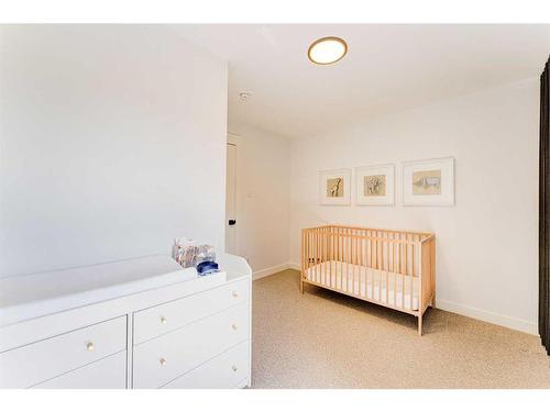 2213 26A Street Sw, Calgary, AB - Indoor Photo Showing Bedroom