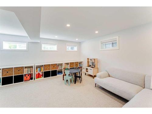 2213 26A Street Sw, Calgary, AB - Indoor Photo Showing Other Room