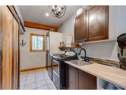 100-352246 242 Avenue West, Rural Foothills County, AB - Indoor Photo Showing Kitchen