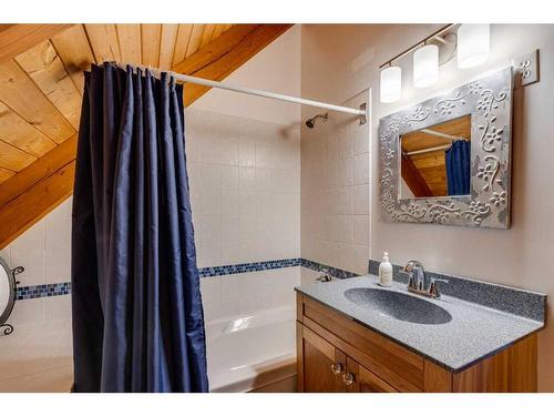 100-352246 242 Avenue West, Rural Foothills County, AB - Indoor Photo Showing Bathroom