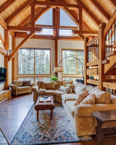 100-352246 242 Avenue West, Rural Foothills County, AB - Indoor Photo Showing Living Room