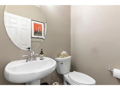 421 River Heights Drive, Cochrane, AB - Indoor Photo Showing Bathroom