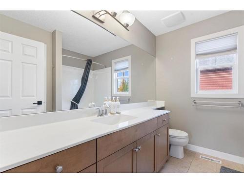 421 River Heights Drive, Cochrane, AB - Indoor Photo Showing Bathroom