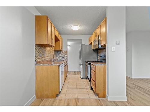 401-11620 Elbow Drive Sw, Calgary, AB - Indoor Photo Showing Kitchen