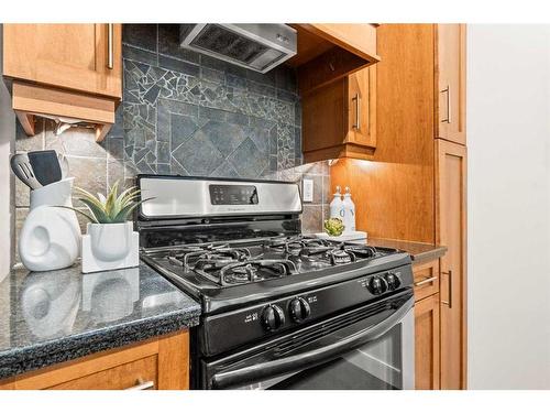 101-1818 14 Street Sw, Calgary, AB - Indoor Photo Showing Kitchen