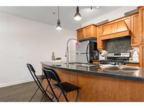 101-1818 14 Street Sw, Calgary, AB - Indoor Photo Showing Kitchen