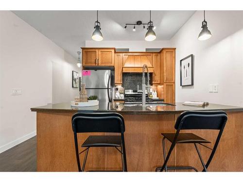 101-1818 14 Street Sw, Calgary, AB - Indoor Photo Showing Kitchen