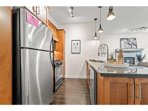 101-1818 14 Street Sw, Calgary, AB - Indoor Photo Showing Kitchen