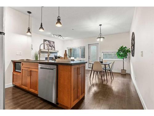 101-1818 14 Street Sw, Calgary, AB - Indoor Photo Showing Kitchen