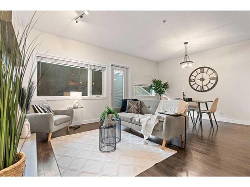 101-1818 14 Street Sw, Calgary, AB - Indoor Photo Showing Living Room