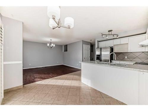 80 Saddlecreek Terrace Ne, Calgary, AB - Indoor Photo Showing Kitchen